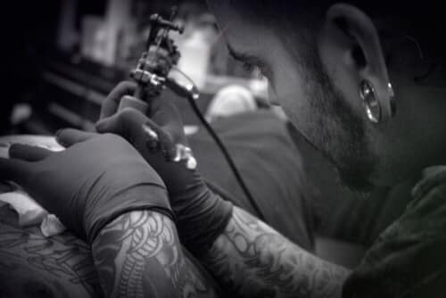 Matt Skinner tattooing